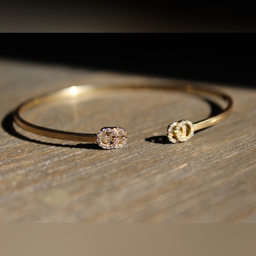 18k yellow gold GUCCI GG running cuff with diamonds size OS